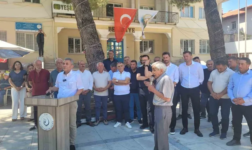 Çal'da üzüm üreticileri başkan Hakan ile sorunlarını konuştu