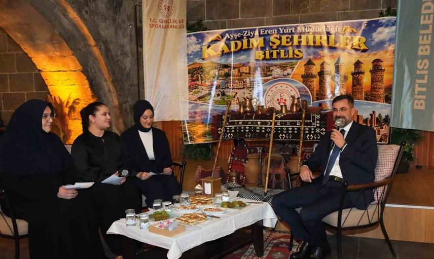Bitlis'te gençler kültürel buluşmada bir araya geldi