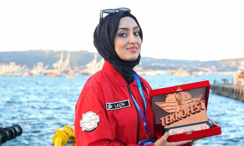 Manisa celal bayar üniversitesi öğrencisi edebi yazı ödülüyle onurlandırıldı