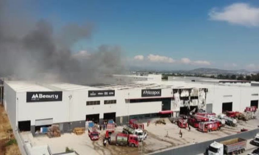 Mersin'de temizlik fabrikasında yangın paniği: İtfaiye ekipleri müdahale ediyor