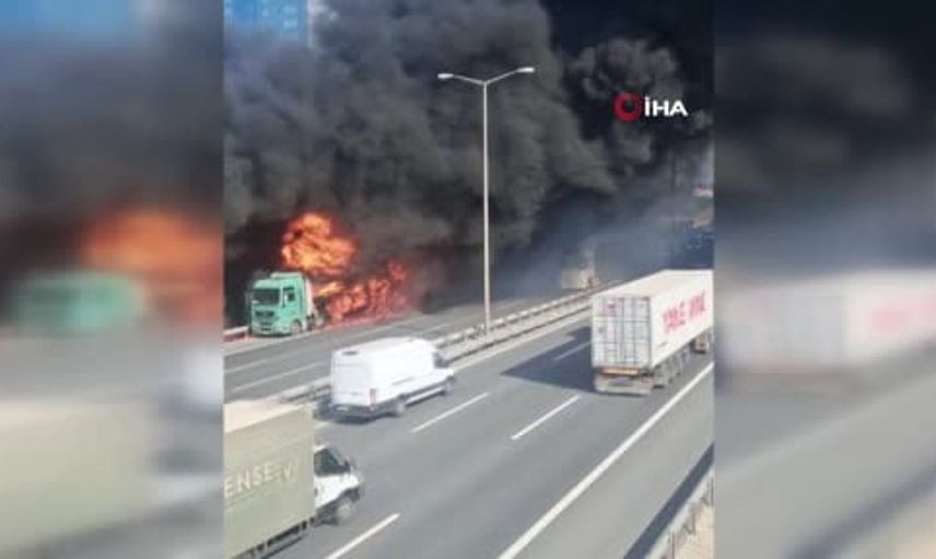 Esenyurt'ta tır yangını otoyolu felç etti