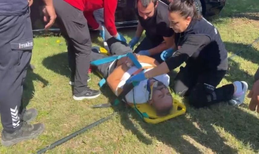 Antalya'da midibüs ve otomobil çarpıştı: İki kişi yaralandı