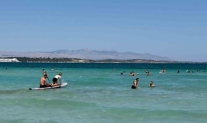 Tatilciler hafta sonu çeşme’nin keyfini çıkardı