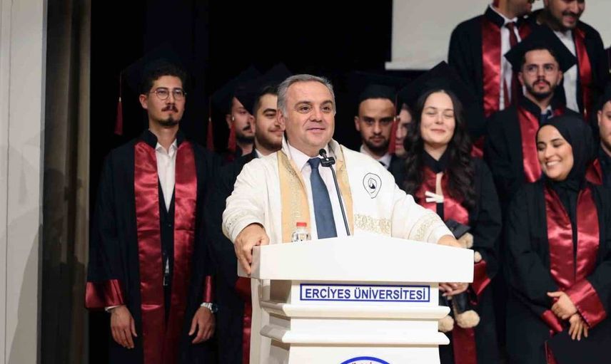 Erciyes Üniversitesi Veteriner Fakültesi mezuniyet törenini gerçekleştirdi