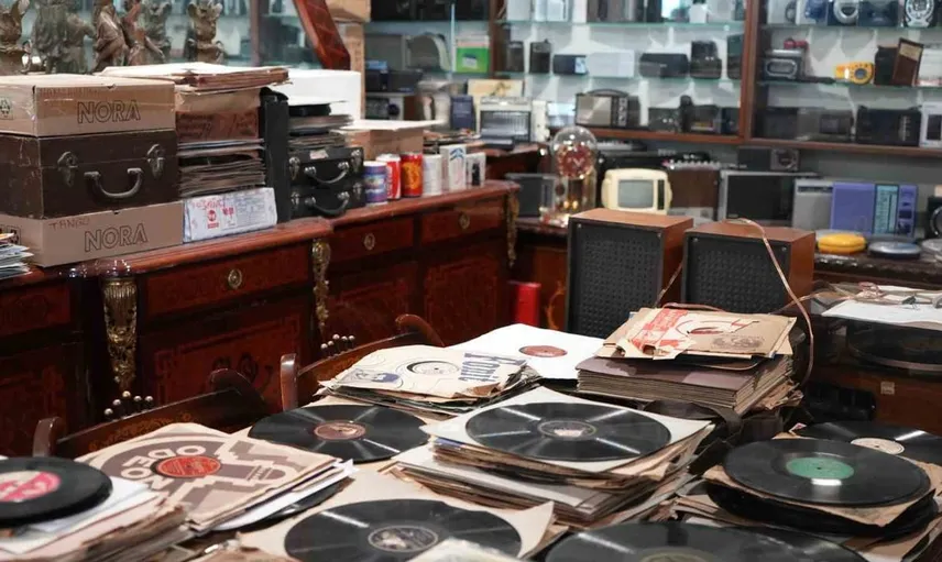 Ankara'da nostalji rüzgarı: 40 yıl süren plak tutkusunun hikayesi