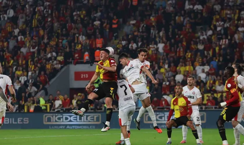 Göztepe, Çorum FK karşısında ilk yarıda avantaj sağladı