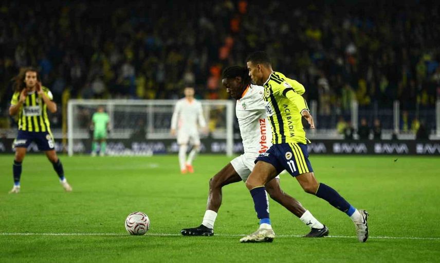 Fenerbahçe ve Alanyaspor gol bulamadan savaşıyor
