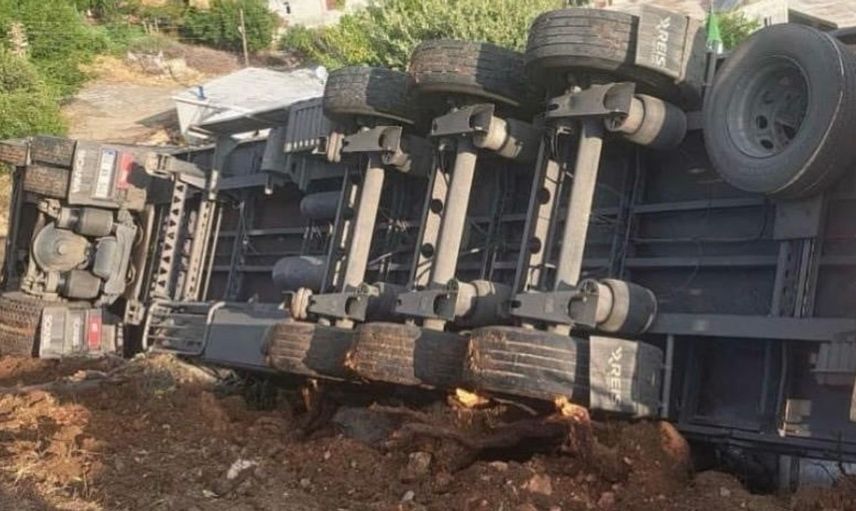 Adıyaman'da rampada devrilen tırda bir kişi yaralandı