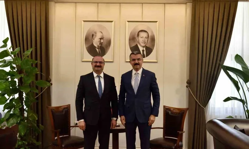 Atatürk Üniversitesi rektörü, MGK Genel Sekreteri ile iş birliği fırsatlarını görüştü