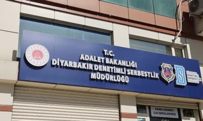 Diyarbakır'da yükümlüler sosyo-kültürel gelişim için kaynaşarak kitap okuyor