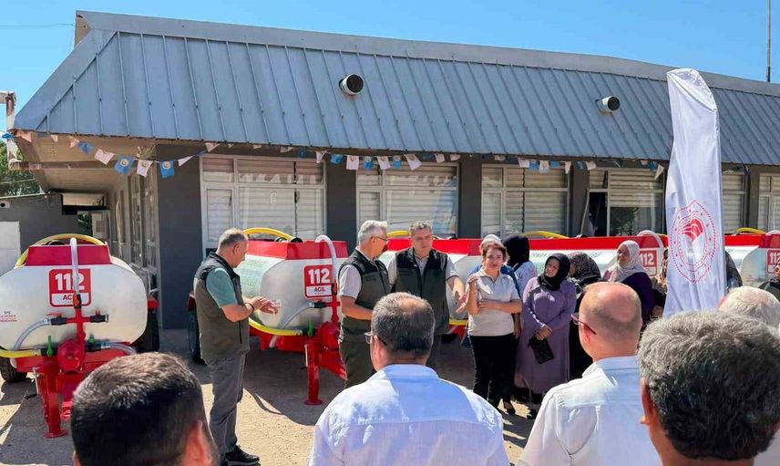 Akhisar’daki orman köylerine 14 su tankeri teslim edildi