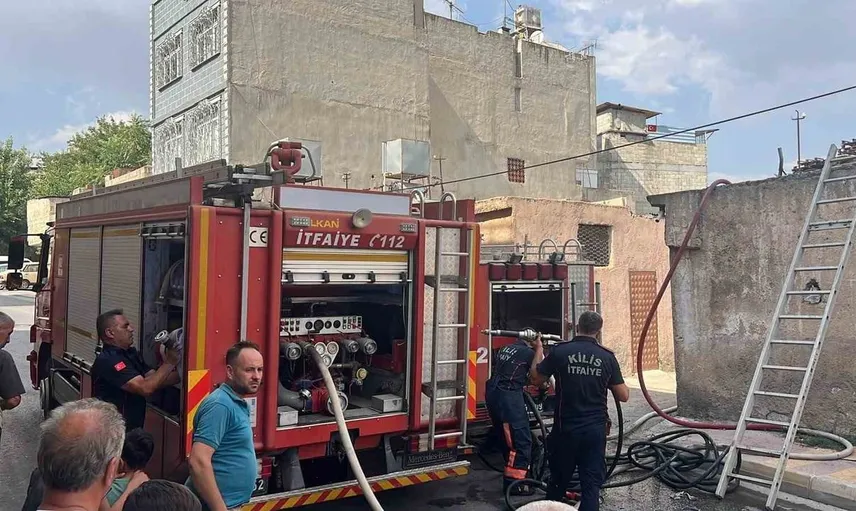 Kilis'te metruk evde çıkan yangın itfaiye tarafından söndürüldü