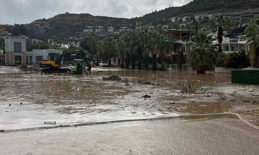 Bodrum'da sağanak yağış sonrasında onarım çalışmaları başladı