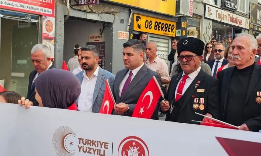 Artvin'de gaziler günü etkinliği: kardeşlik yolunda kortej yürüyüşü yapıldı