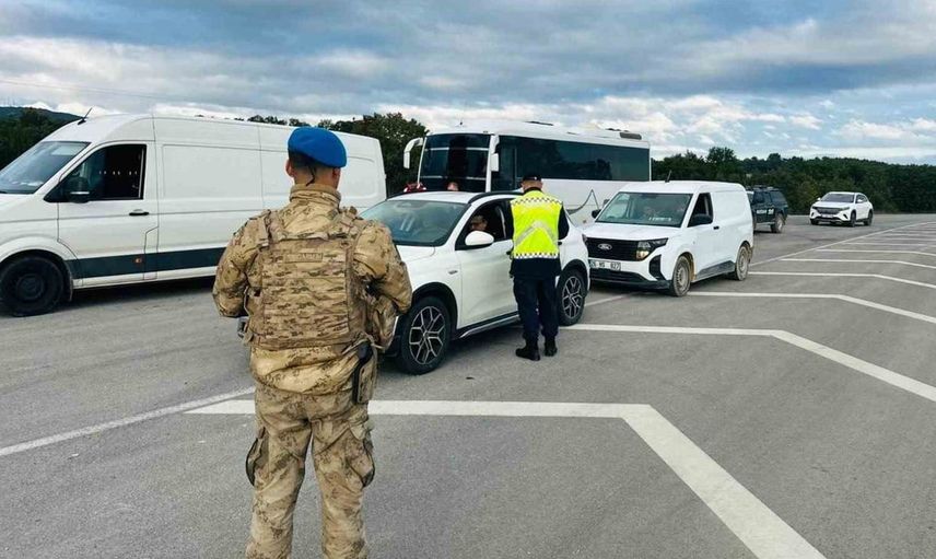 Bilecik'te güven uygulaması sırasında iki aranan şahıs yakalandı