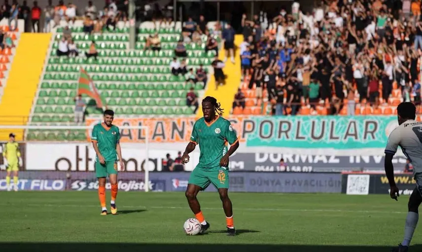 Corendon Alanyaspor ve Erzurumspor FK ilk yarıda eşitliği korudu