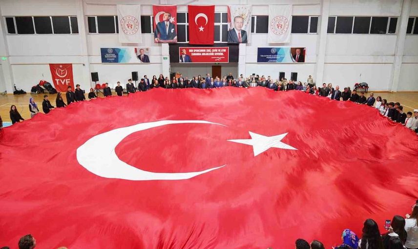 Yağmura rağmen ayvalık'ta Cumhuriyet coşkusu dorukta