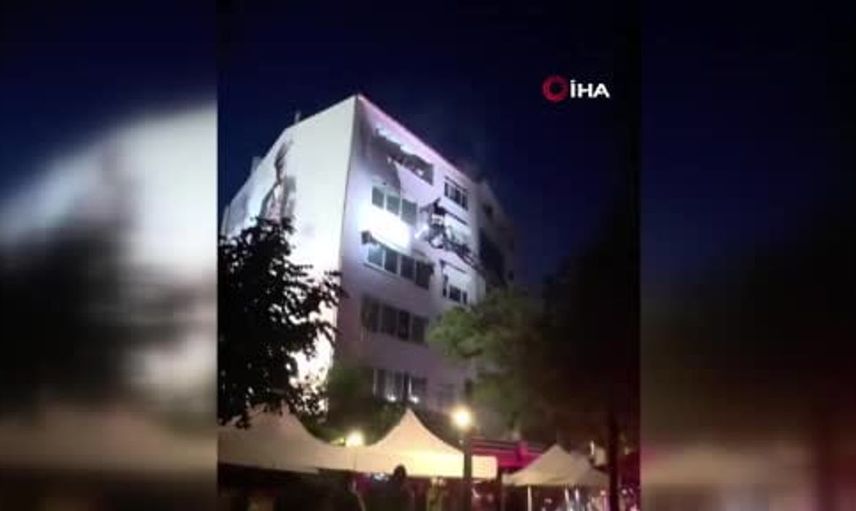 Silivri sahilindeki yangında mahsur kalanlar balkonlardan kurtarıldı