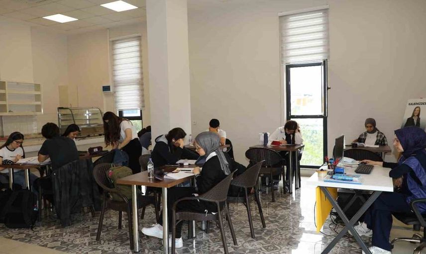 Şehzadeler'den YKS adaylarına ücretsiz koçluk ve deneme kulübü