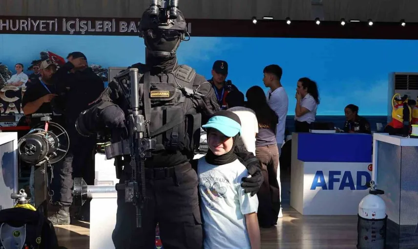Teknolojinin gölgesinde cesaretin simgesi: JÖAK timleri TEKNOFEST'te göz kamaştırdı