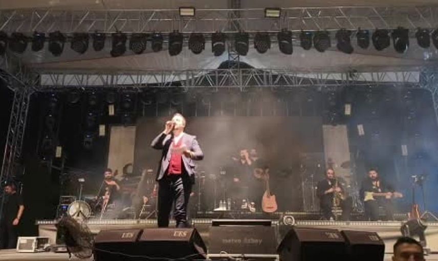 Gediz Tarhana Festivali’nde Merve Özbey sahne aldı