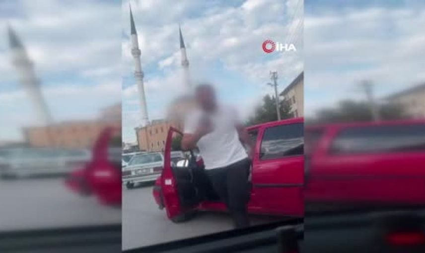 Ankara'da bir sürücü, korna çalanları ölümle tehdit etti