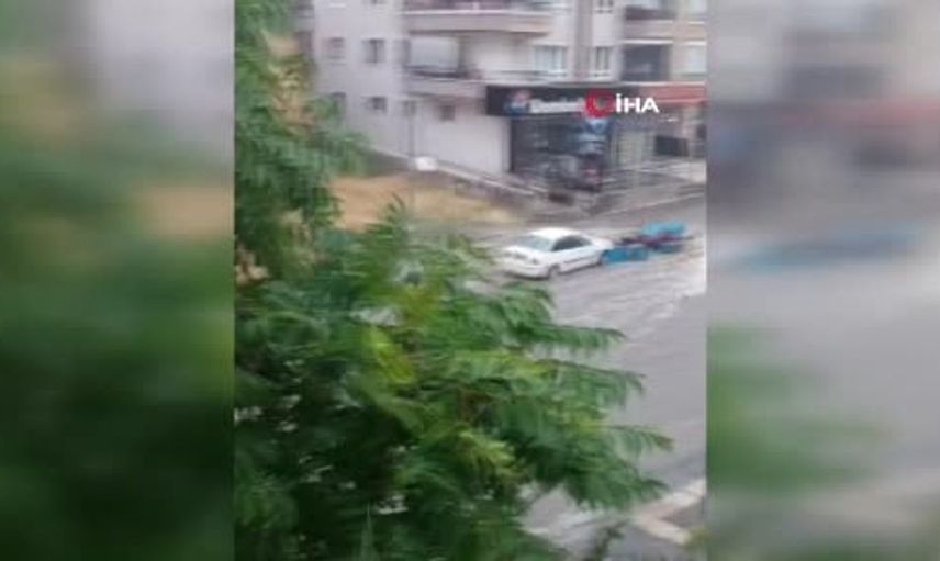 Ankara'da şiddetli sağanak yağış etkisini gösterdi