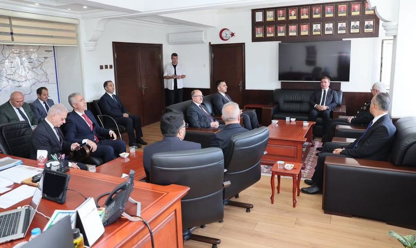 Erzincan Valisi Aydoğdu, Jandarma Komutanı Altundarak'a başsağlığı ziyaretinde bulundu