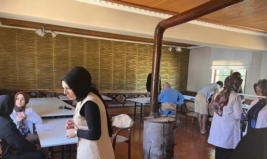 Erzincan'da sağlık ekipleri köyleri dolaşarak vatandaşları bilgilendiriyor