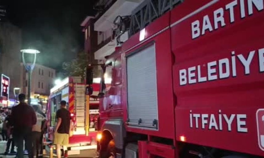 Bartın'daki iş hanında tuvalet havalandırmasında çıkan yangın paniğe neden oldu