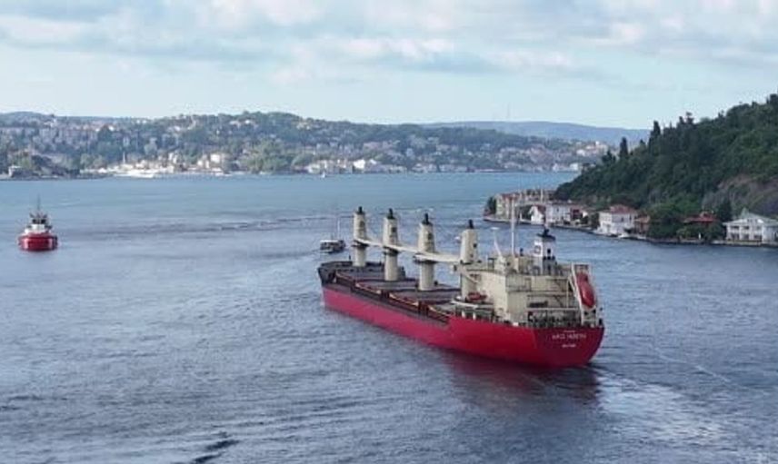 İstanbul Boğazı'nda makine arızası nedeniyle gemi trafiği durduruldu