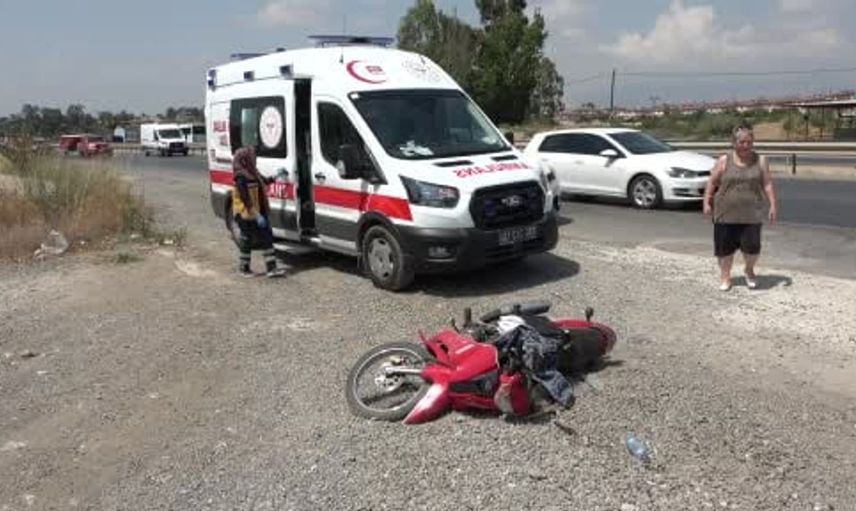 D-400 karayolu yakınında motosiklet ile otomobil çarpıştı