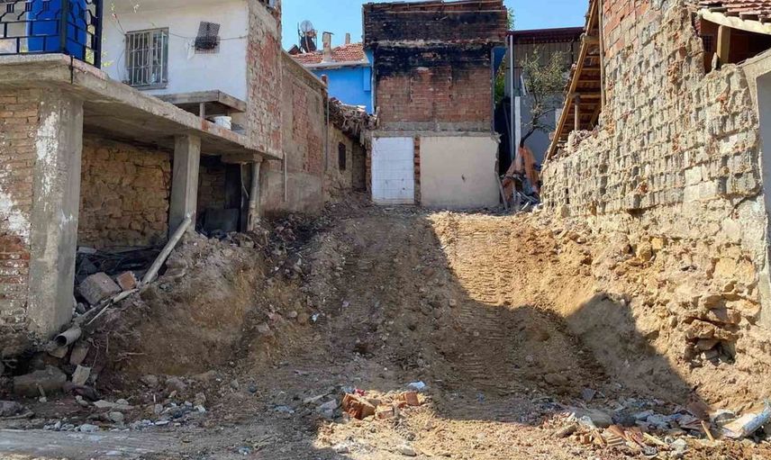 Uşak'ta güvenlik önlemleri artıyor: Metruk yapılar yıkılıyor