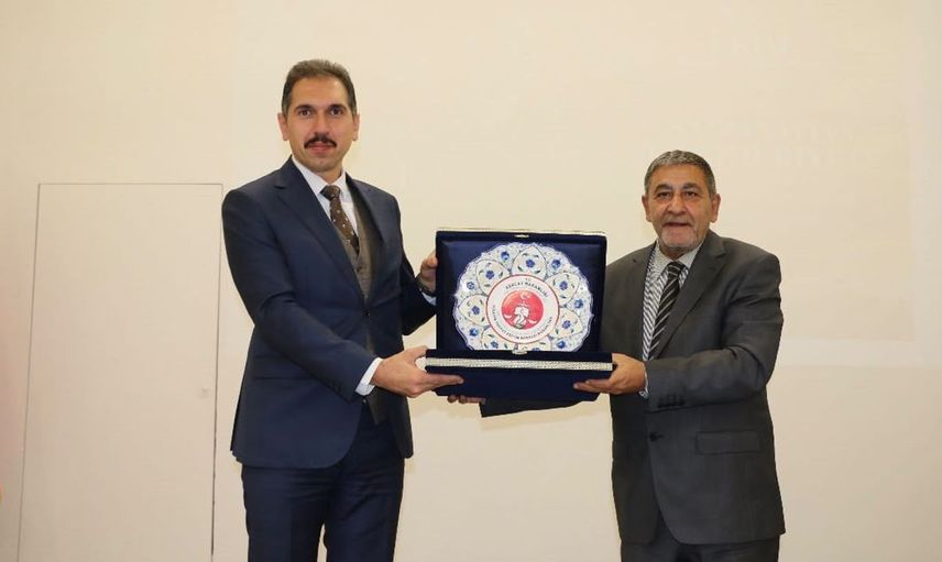 Cumhuriyet’in doğuşuna ışık tutan konferans Erzurum’da gerçekleştirildi