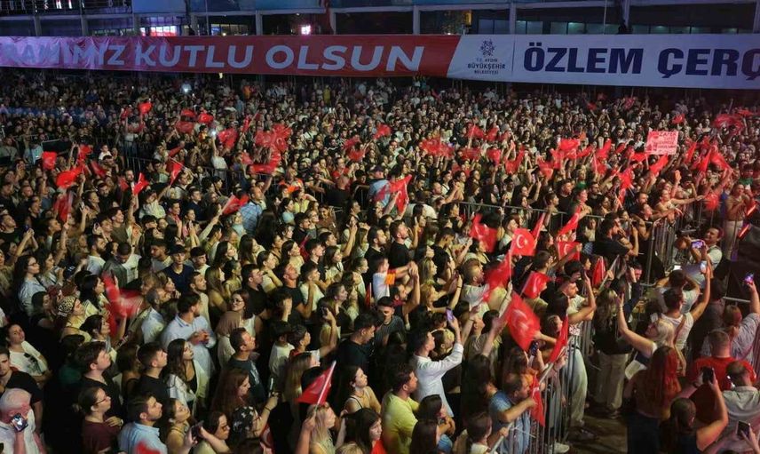 Aydın'da zafer bayramı kutlamaları Mert Demir'le renklendi