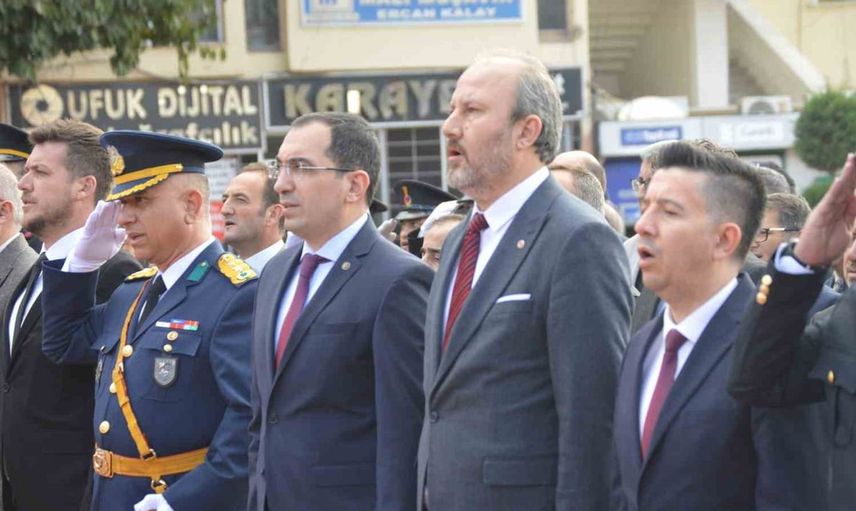 Cumhuriyet'in 103. yıl dönümü kutlamaları Tavşanlı'da çelenk sunumu ile başladı