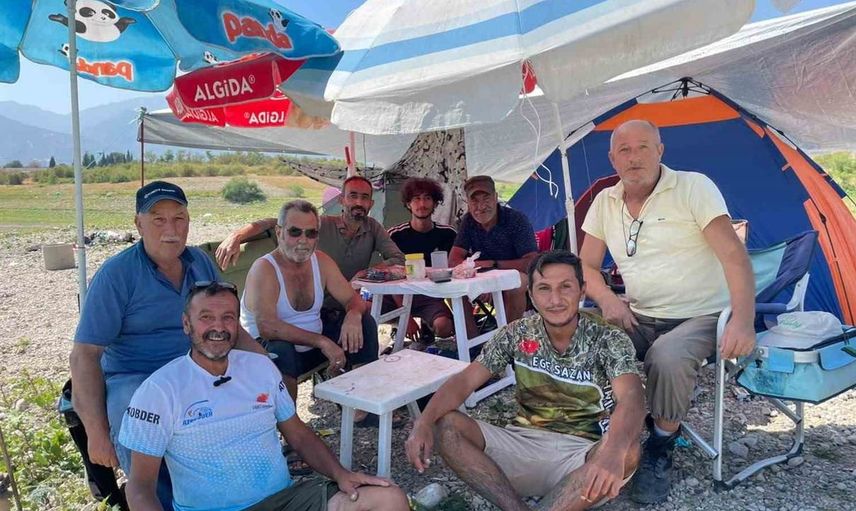 Denizli'de amatör balıkçılar dev yayın balıklarıyla mutlu sona ulaştı