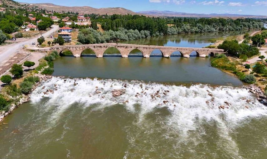 Büyükşehir'den Şahruh Köprüsü yanına dev etkinlik alanı