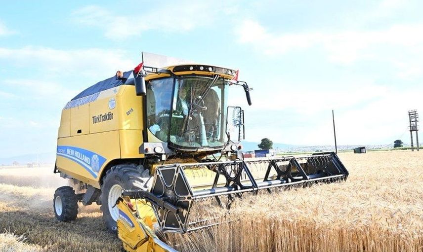 Vali Köşger, Acıpayam’da bereket hasadına katıldı