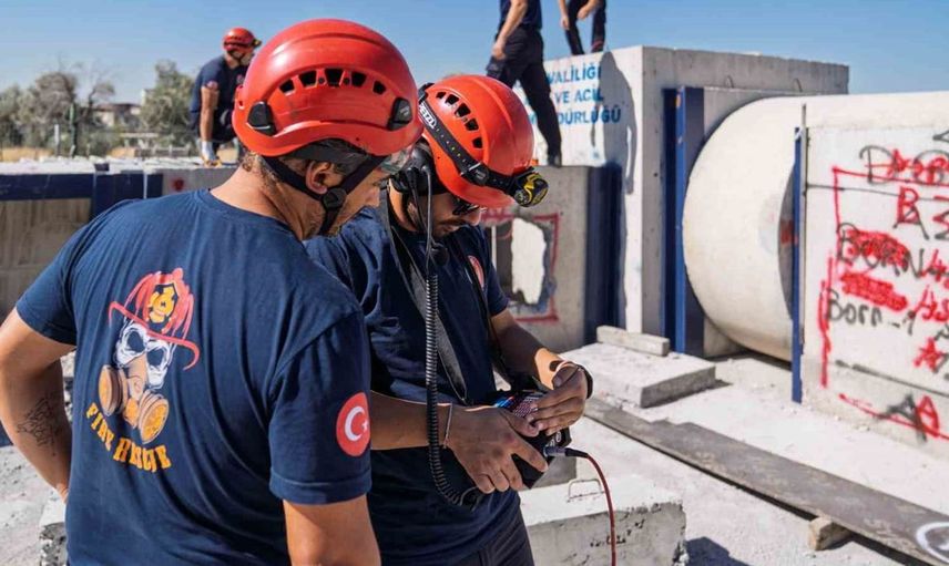 İzmir itfaiyesi, ağır arama kurtarmaYetilerini artırıyor