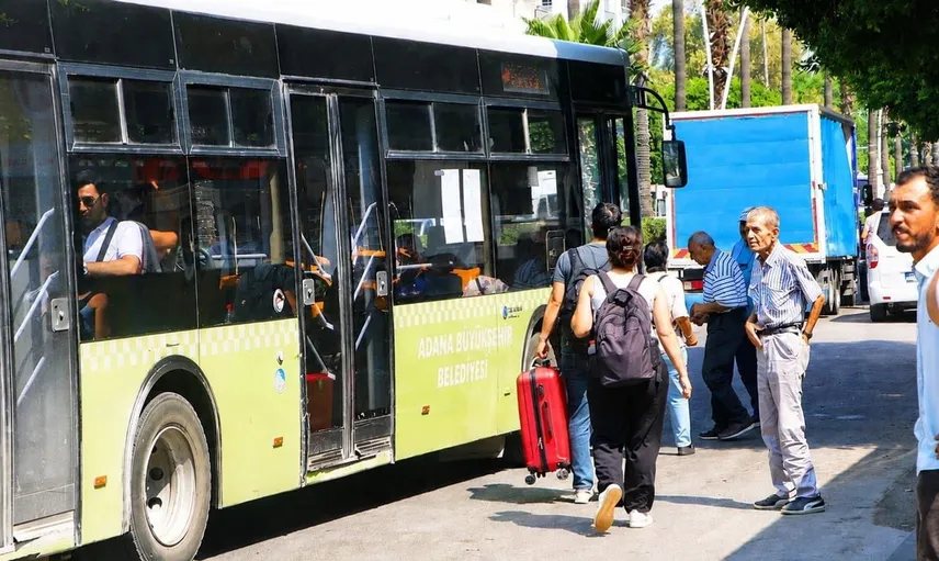 Adana'da sıcak hava dalgasında toplu taşımada klima sorunları gündemde