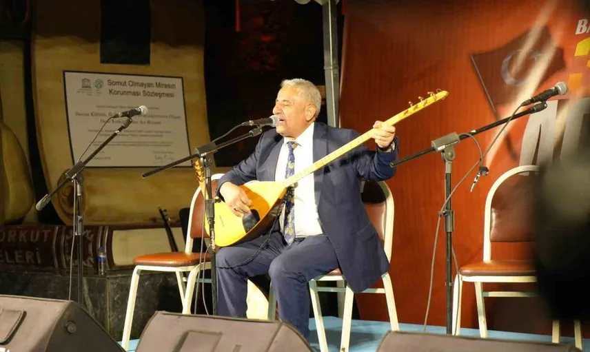 Bayburt'ta zafer bayramı kutlaması: aşıklar geceyi renklendirdi