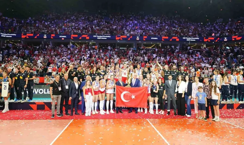 A Milli kadın voleybol takımından tarihi zafer: Avrupa şampiyonu oldu