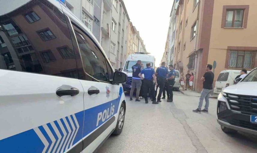 Yürüyüşünde düşen yaşlı adam evinde yaşamını yitirdi
