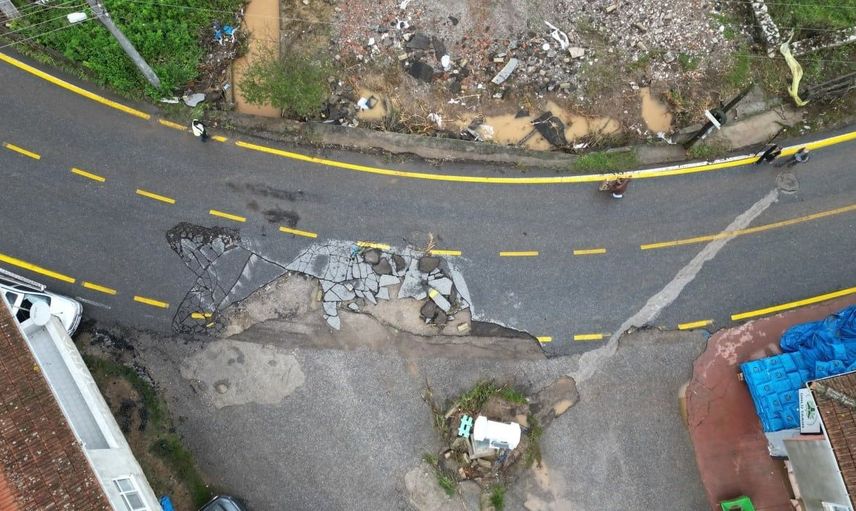 Sakarya'da taşkın sonrası Darıçayırı Mahallesi'nde temizlik çalışmaları hız kazandı