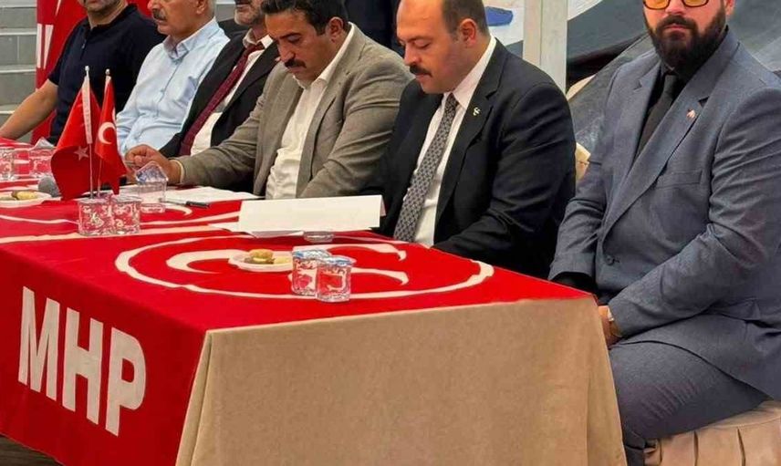 MHP Sarıkamış ilçe kongresi’nde Tarık Bilgin güven tazeledi