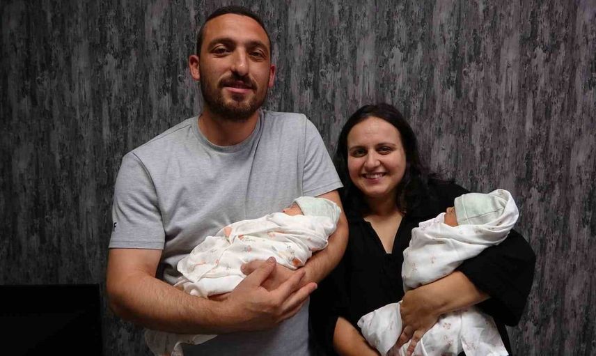 Trabzon'da nadir bir doğum gerçekleşti: İki ayrı rahminde iki bebek dünyaya getiren anne başarı hikayesini yazdı