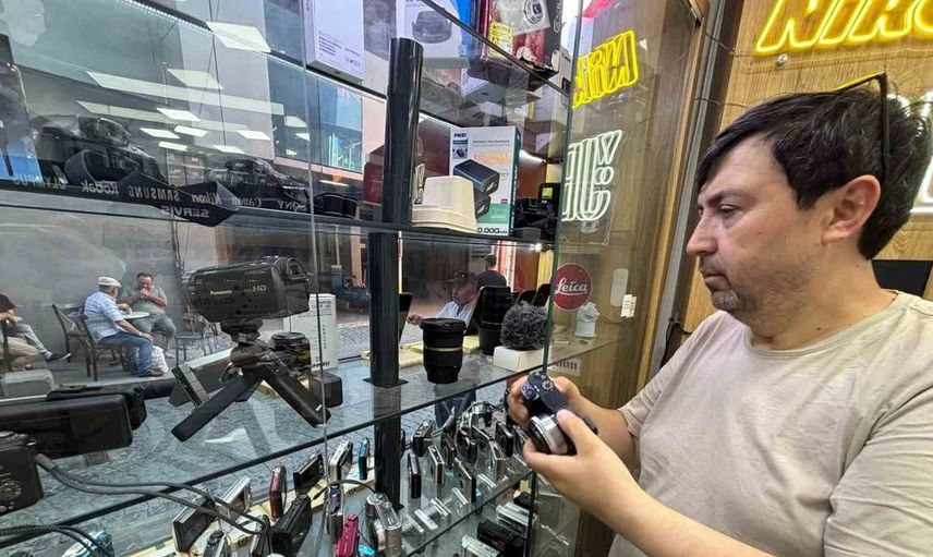 Gençler kompakt fotoğraf makinelerine yöneliyor: Akıllı telefonların yapaylığına karşı bir tercih
