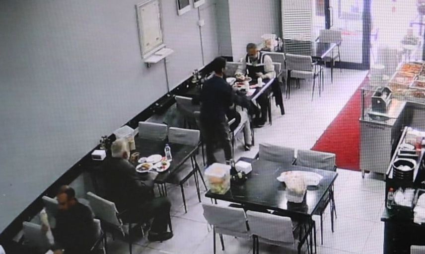Hayat kurtaran müdahale: yaşlı adam Heimlich manevrasıyla hayata tutundu