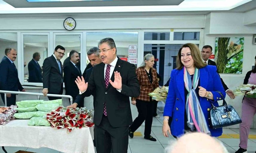 Dünya Yaşlılar Günü'nde huzurevi sakinleriyle buluştular